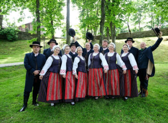 Vyresniųjų liaudiškų šokių grupė ,,TONCIUS” Vyresniųjų liaudiškų šokių grupė ,,TONCIUS”