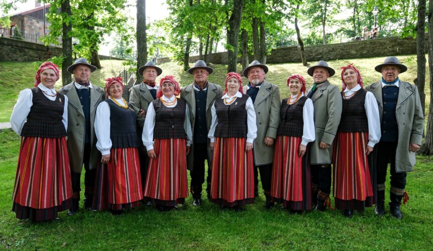 Senjorų liaudiškų šokių grupė „Rangė“
