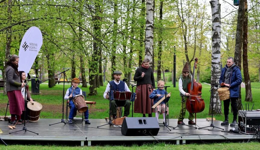 Folkloro grupė „BrinXta“