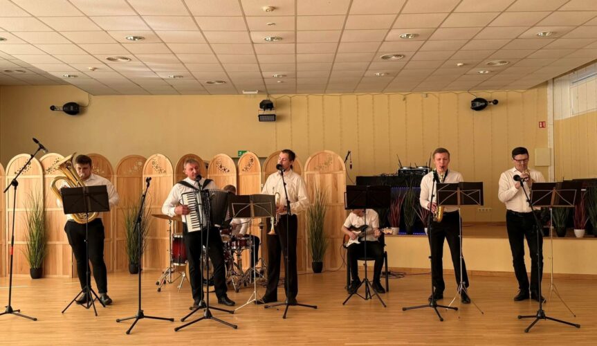 Vokalinis – instrumentinis ansamblis