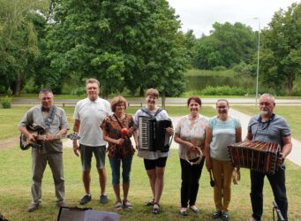 Vokalinė – instrumentinė grupė „Šės tas“